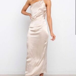 Gorgeous! Petal & Pup Tienna One Shoulder
Midi Dress